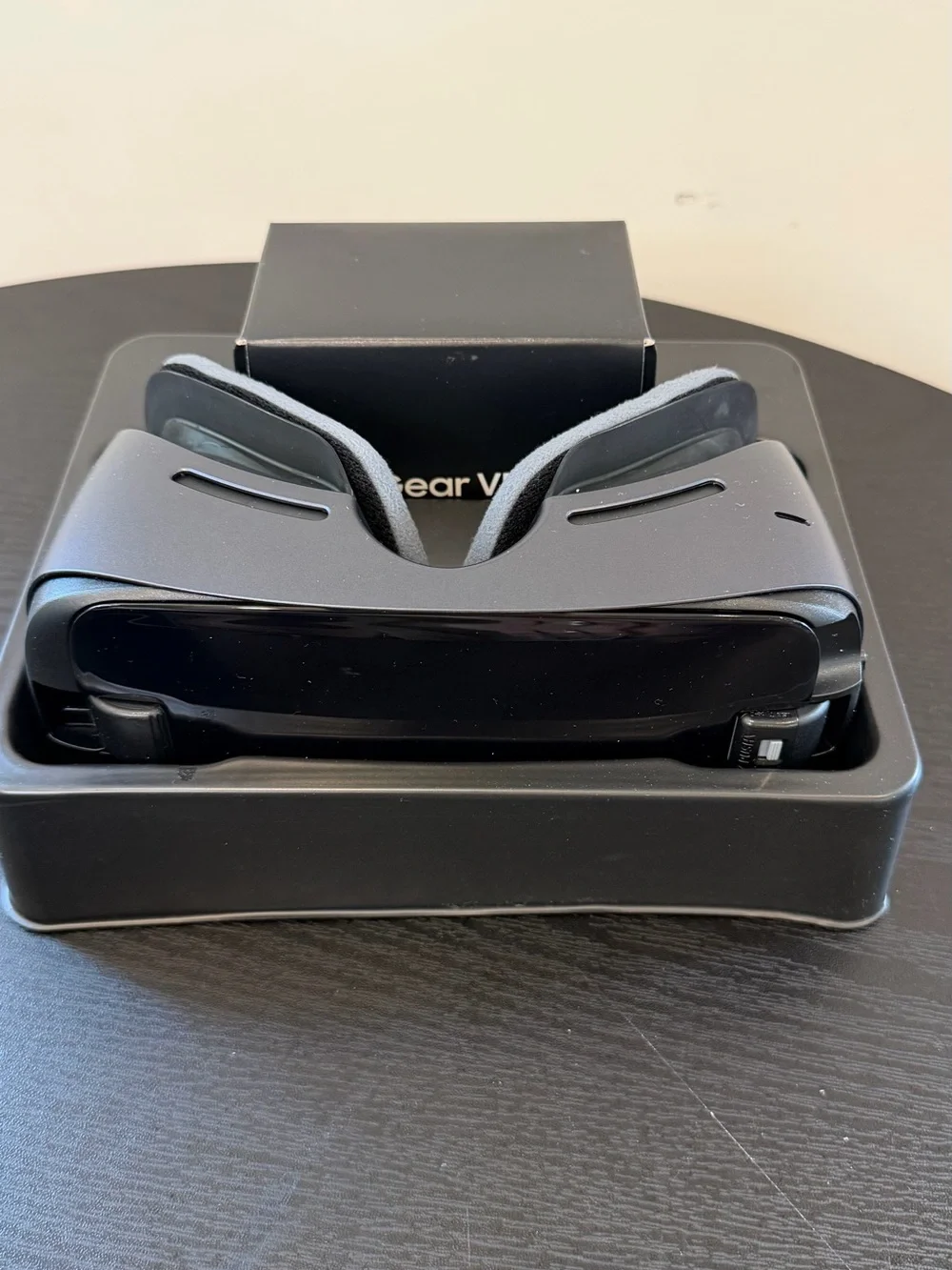 Samsung Gear VR with Controller Virtual Reality Headset SM-R324 Black